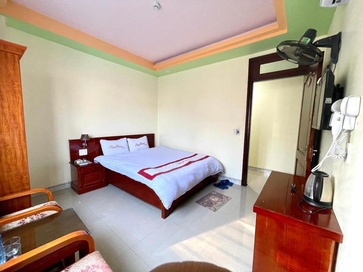 Huy Hoang Hotel Донґван Екстер'єр фото