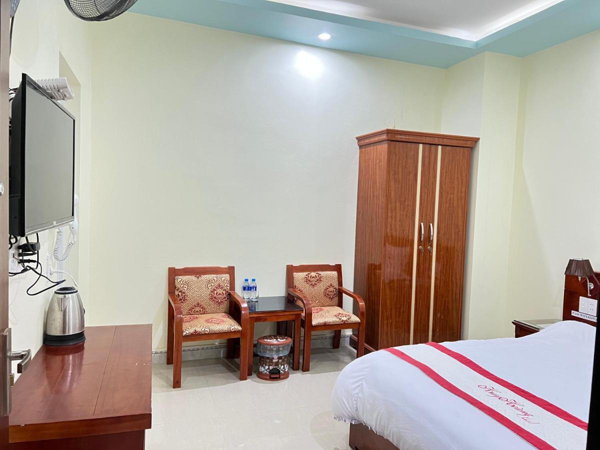 Huy Hoang Hotel Донґван Екстер'єр фото