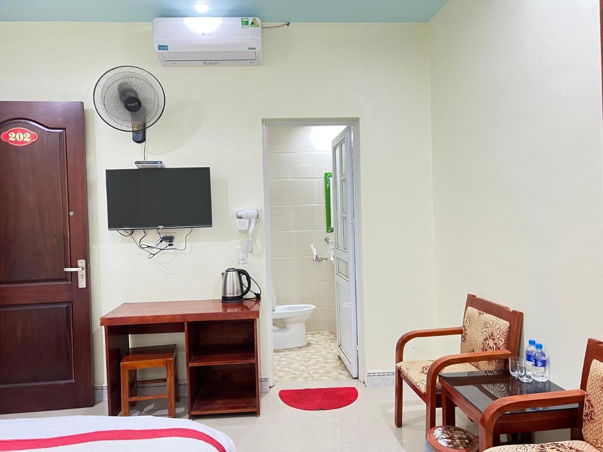 Huy Hoang Hotel Донґван Екстер'єр фото