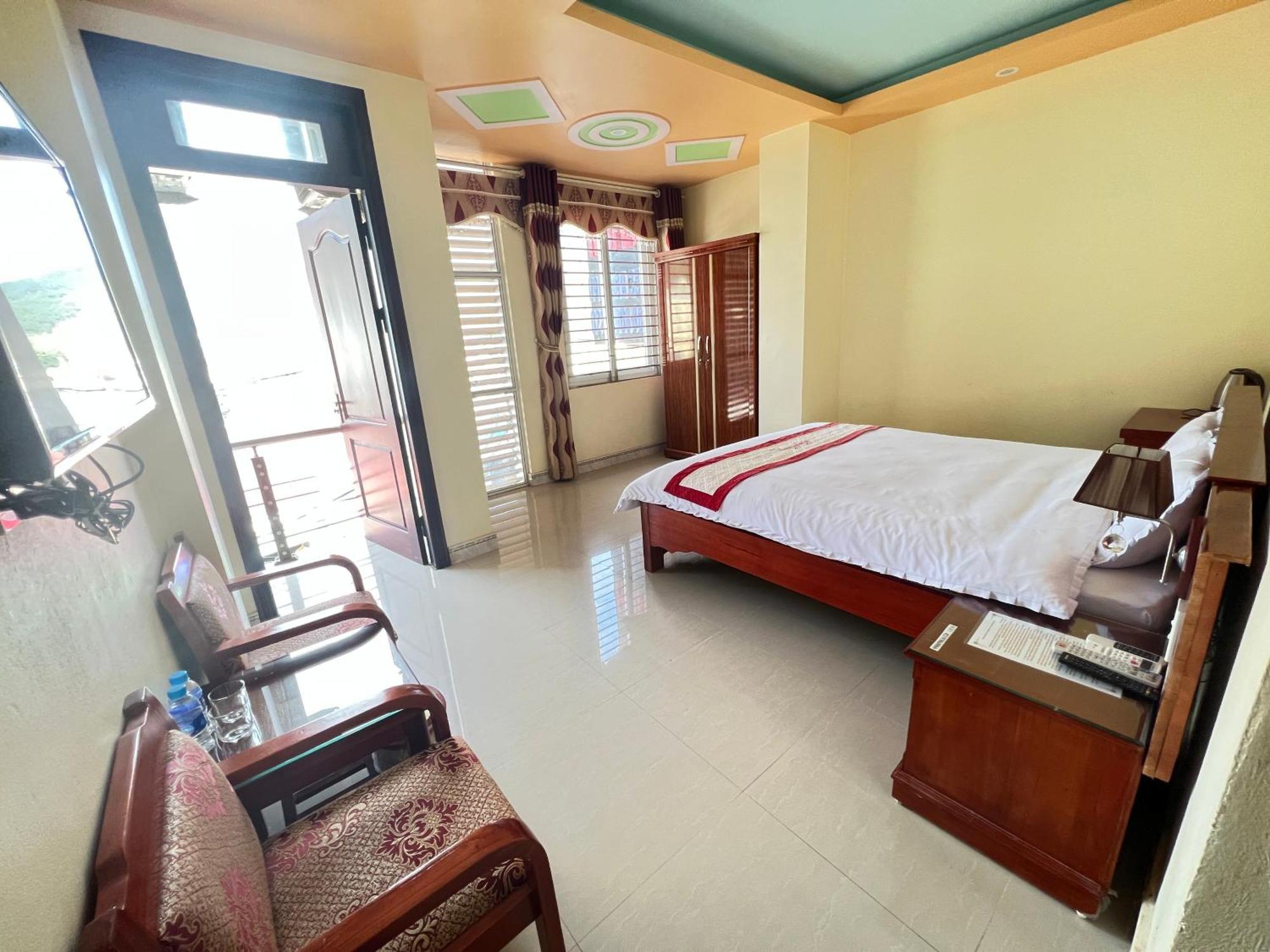 Huy Hoang Hotel Донґван Екстер'єр фото