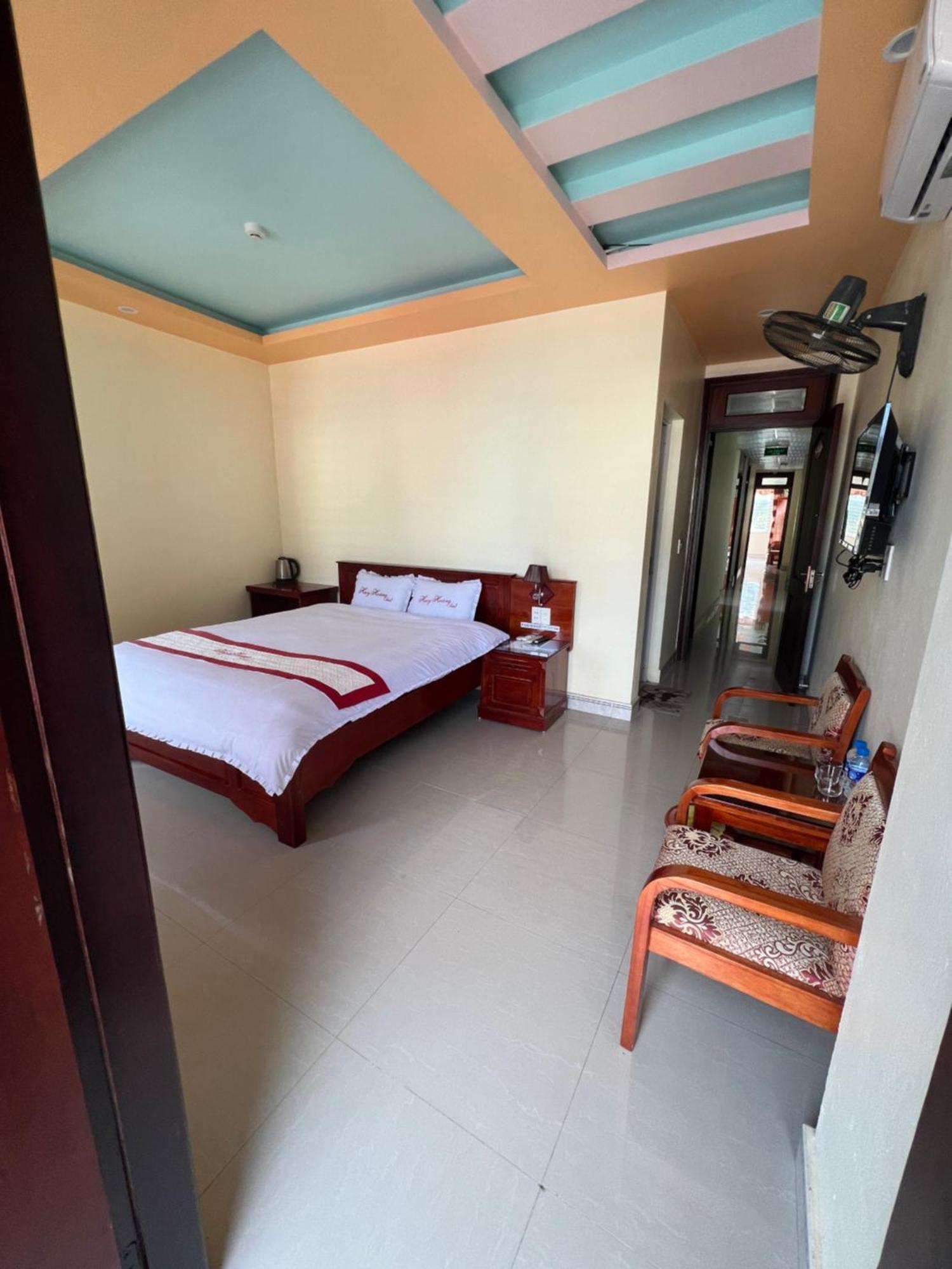 Huy Hoang Hotel Донґван Екстер'єр фото